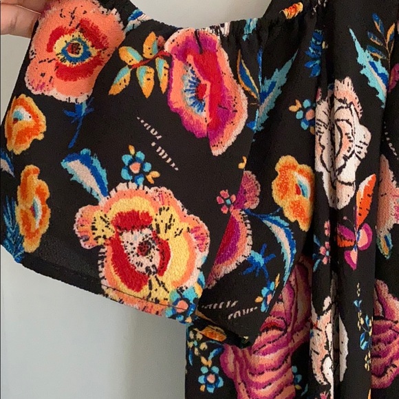 Black Floral Deas - Picture 2 of 6